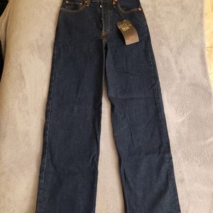 Levi's Ribcage Jeans 27/29  fits like 25/26 NWT